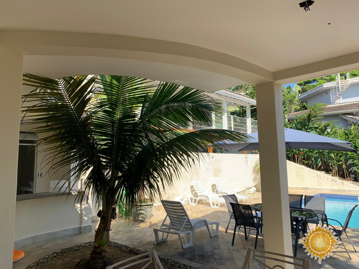 Excelente localização casa alto padrão de frente ao mar com 