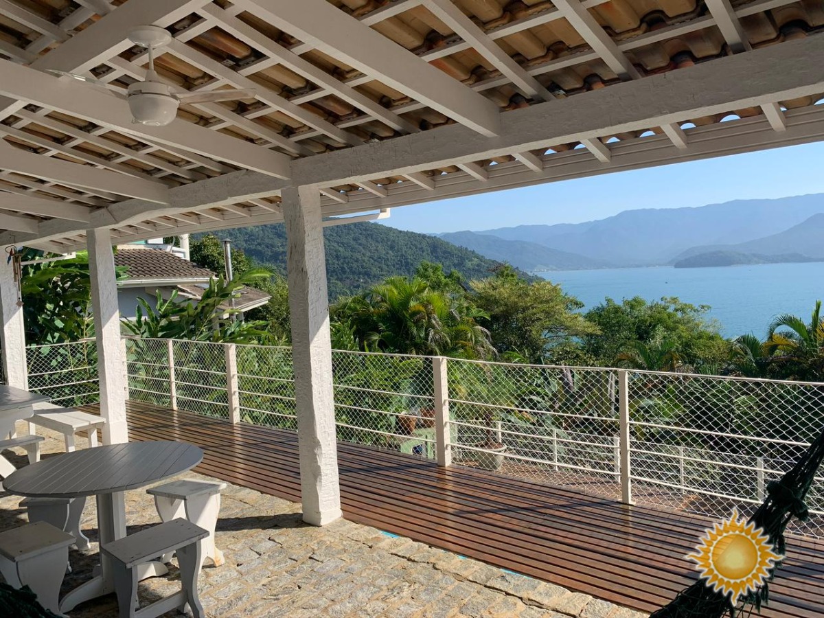 Excelente localização casa alto padrão de frente ao mar com 
