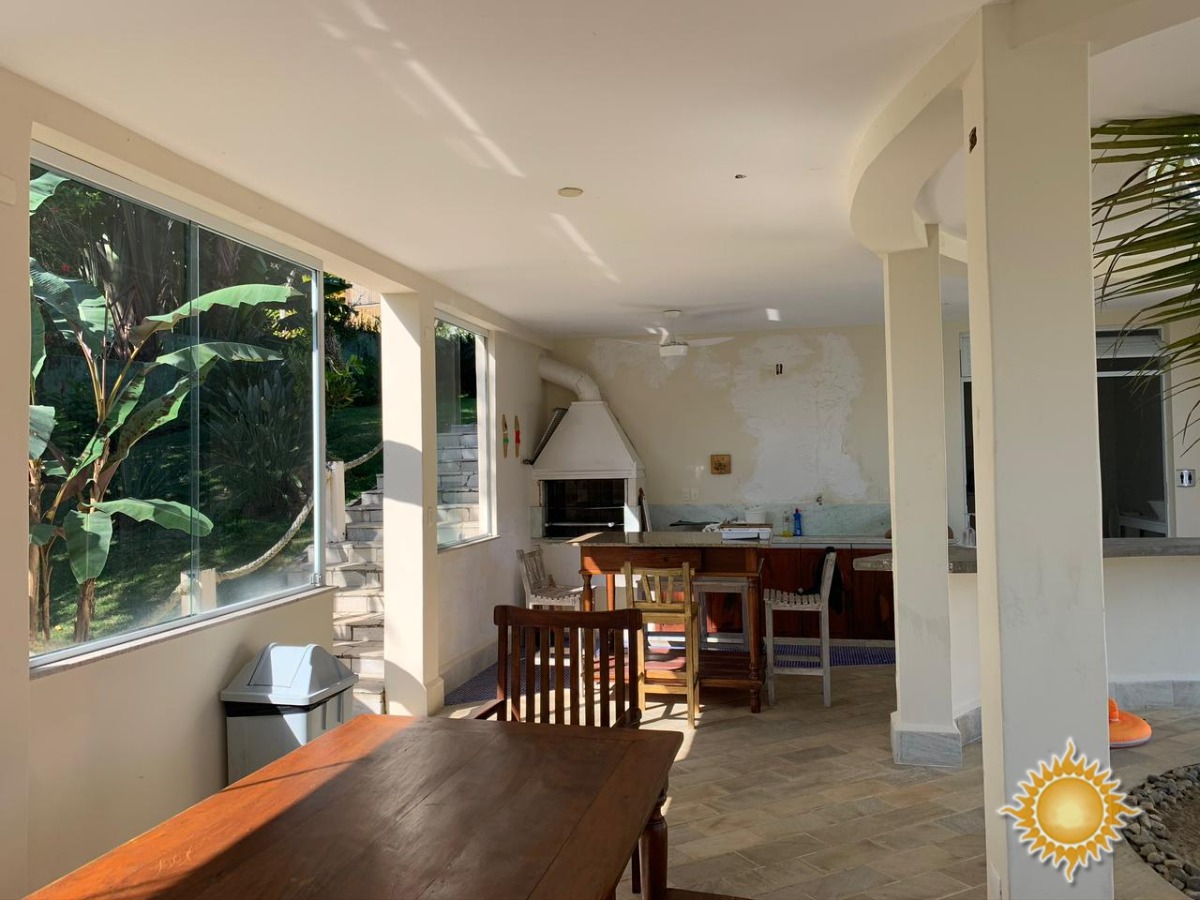 Excelente localização casa alto padrão de frente ao mar com 