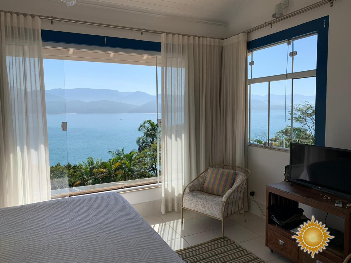 Excelente localização casa alto padrão de frente ao mar com 