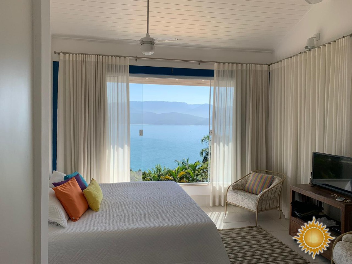 Excelente localização casa alto padrão de frente ao mar com 