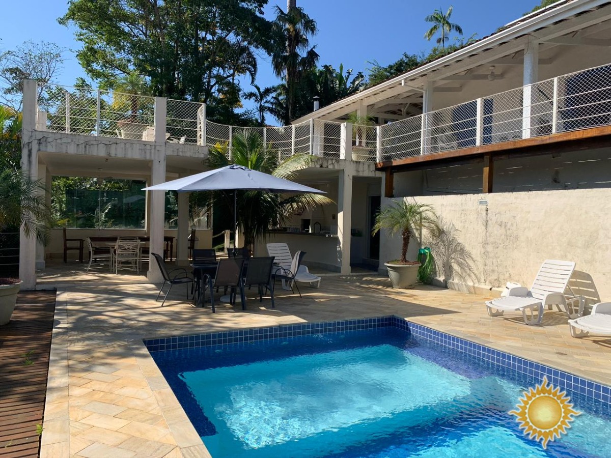 Excelente localização casa alto padrão de frente ao mar com 