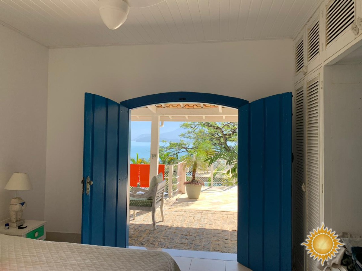 Excelente localização casa alto padrão de frente ao mar com 