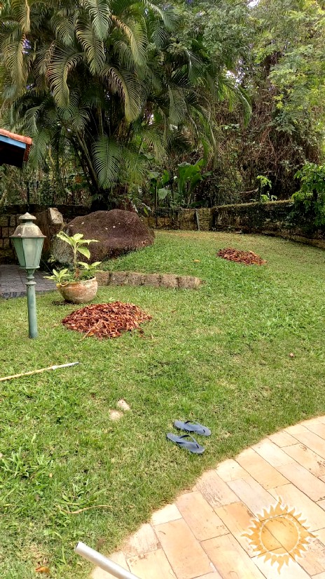 Linda casa em Condomínio Fechado com 06 suítes, salas amplas, com piscina !!!