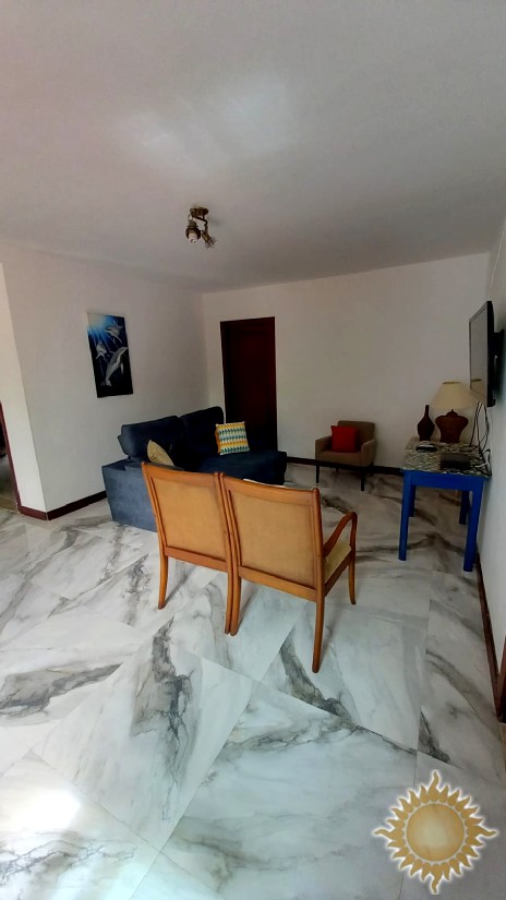 Linda casa em Condomínio Fechado com 06 suítes, salas amplas, com piscina !!!