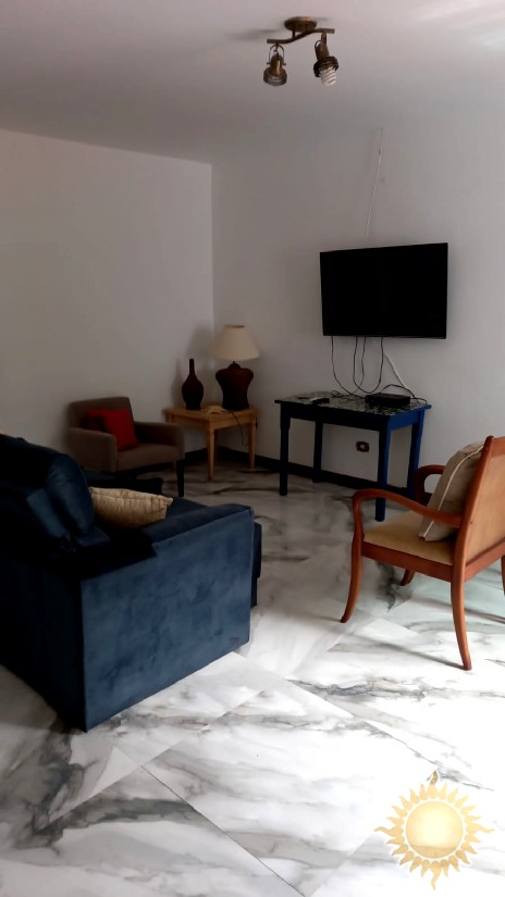 Linda casa em Condomínio Fechado com 06 suítes, salas amplas, com piscina !!!