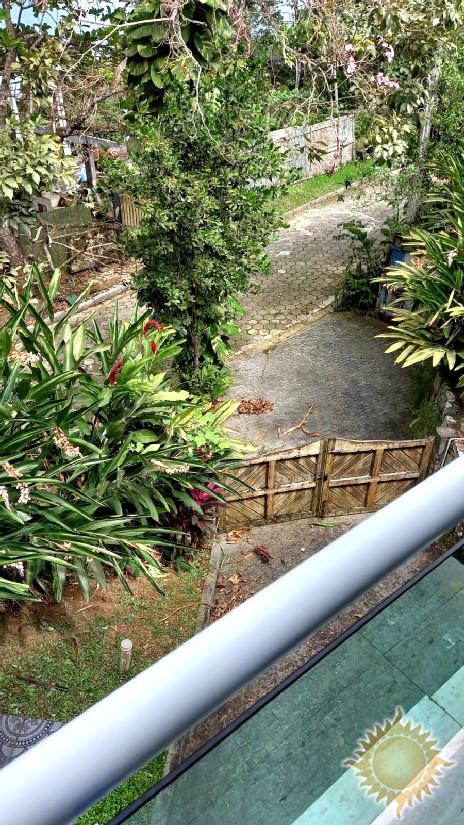 Linda casa em Condomínio Fechado com 06 suítes, salas amplas, com piscina !!!