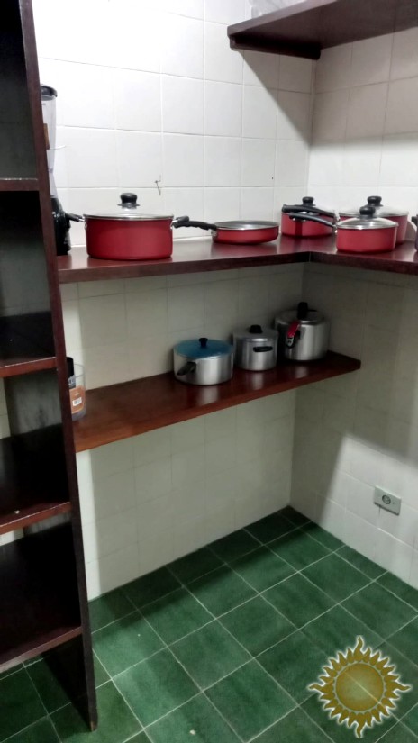 Linda casa em Condomínio Fechado com 06 suítes, salas amplas, com piscina !!!