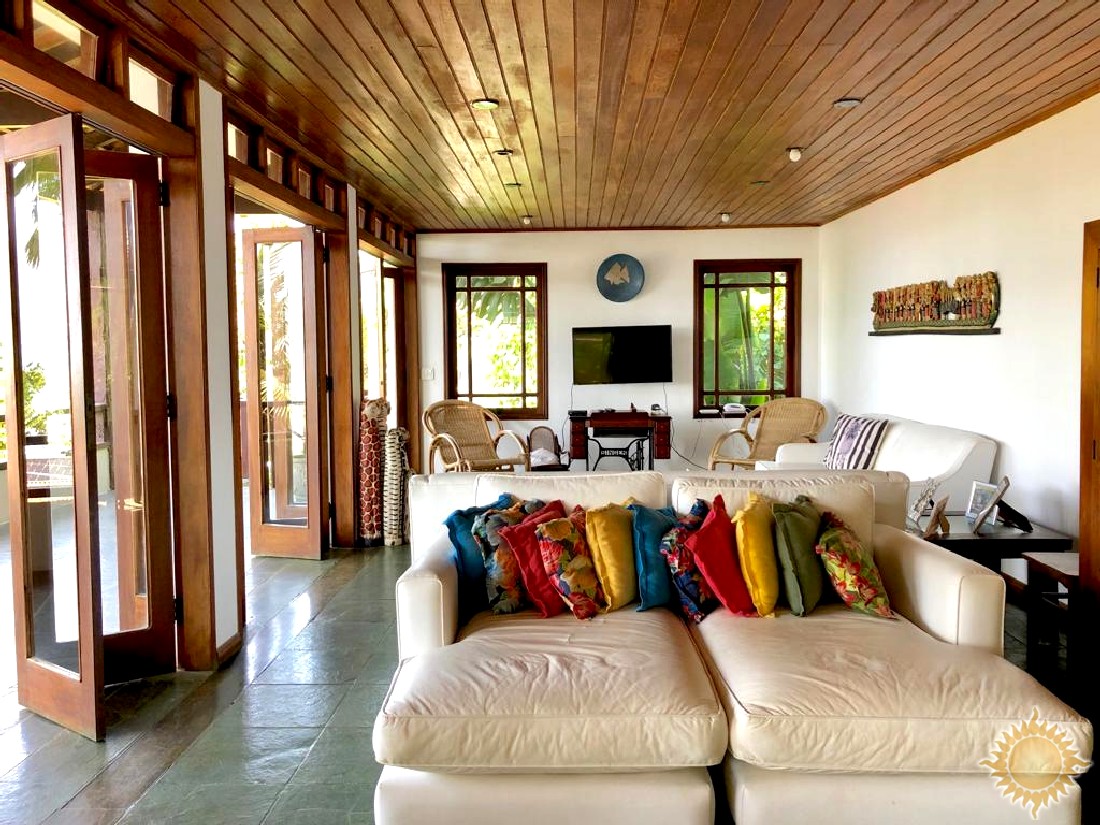 Excelente Localização Ampla Casa com Vista Pro Mar, com Piscina, Próximo a Praia !!!