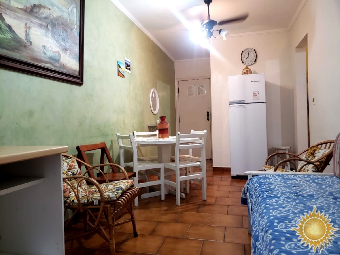 Ótimo Apartamento de 01 Dorm com 02 Sacadas Frente Rua !!!
