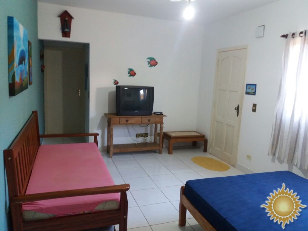 Casa geminada com 02 dorms sendo 01 suíte, com edícula !!!