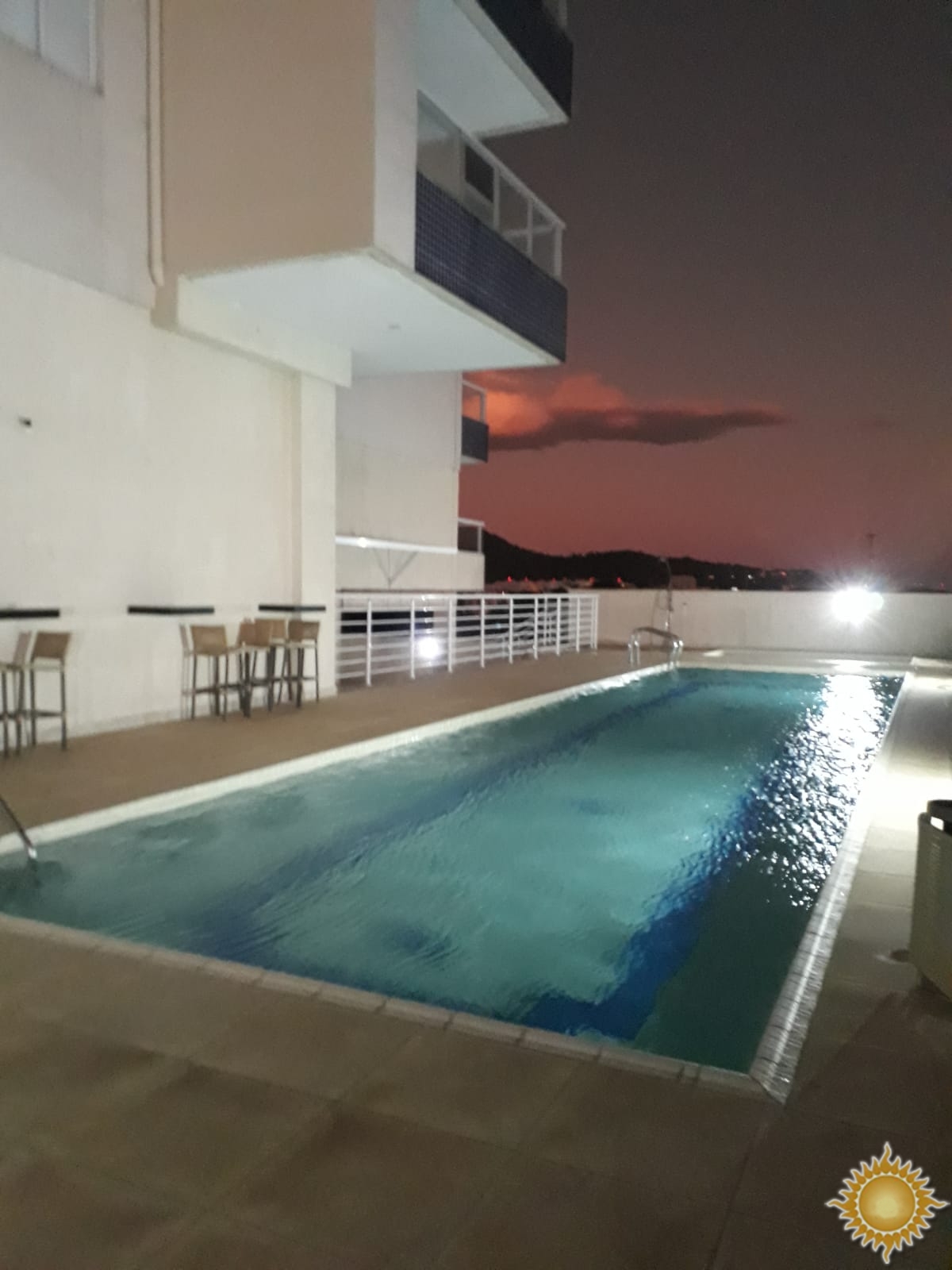 Linda e Ampla Cobertura com 03 Suítes , 04 Vagas !! com Área de Lazer !!!