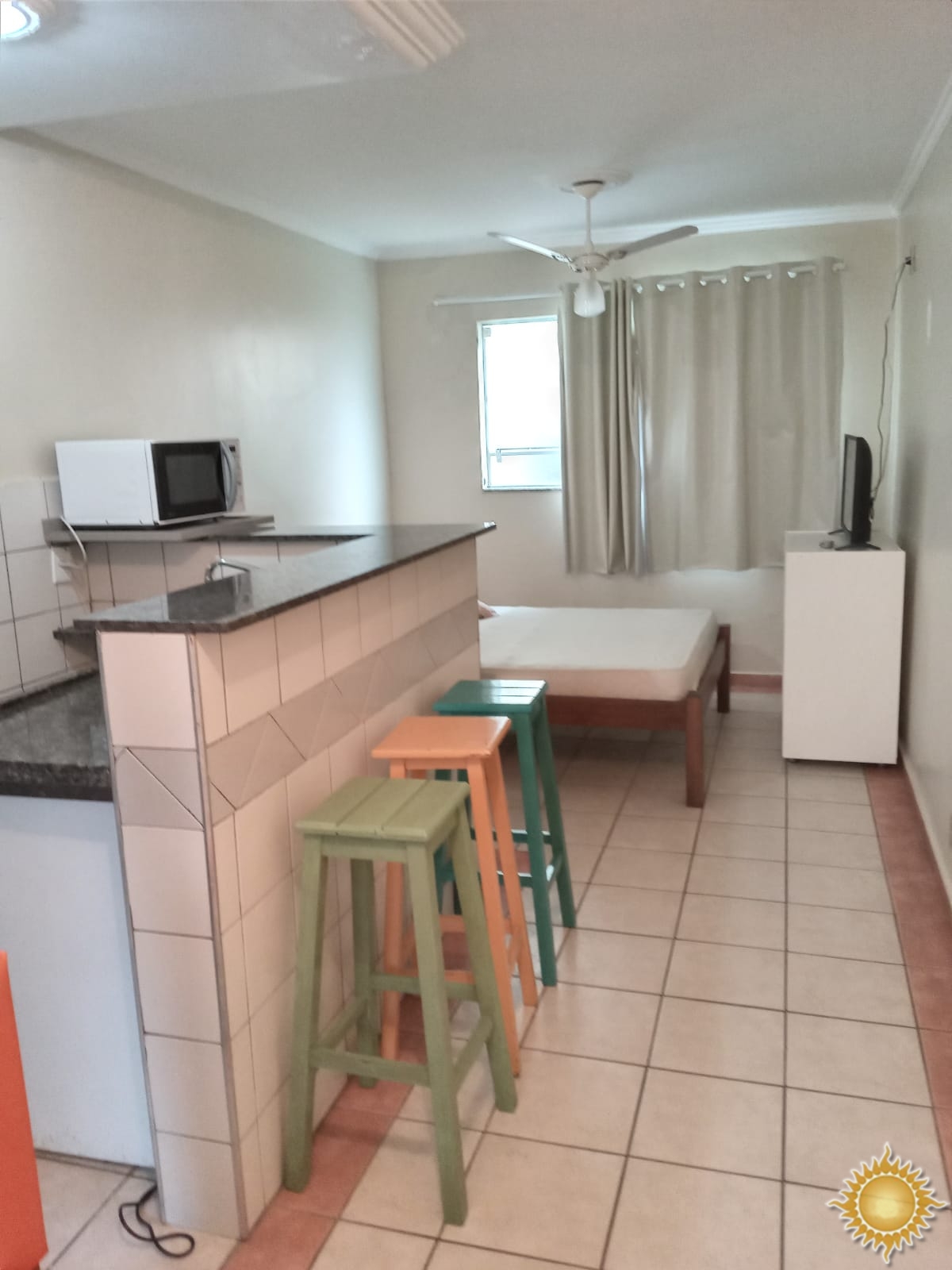 Ótima Localização No Itaguá Apartamento Kit Net com 1 Vaga de Garagem, Condomínio com Área de Lazer: Piscina !!!