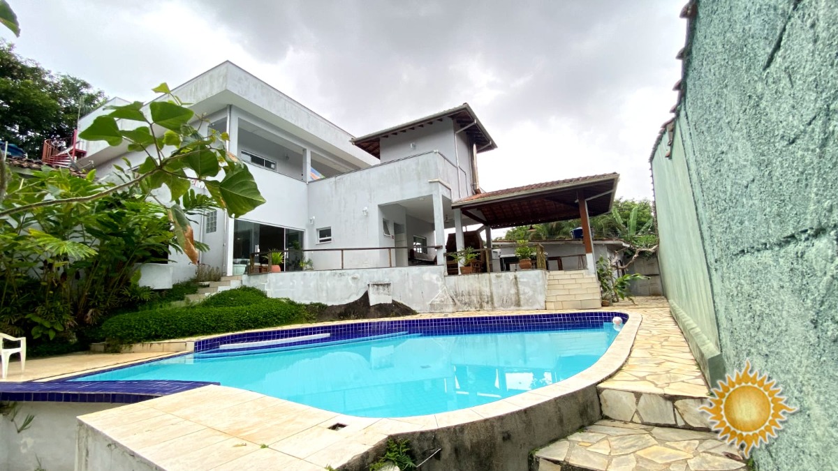 Ótima Casaassobradada Fora do Condomínio do Tenório, com 05 Suítes e Piscina !!!
