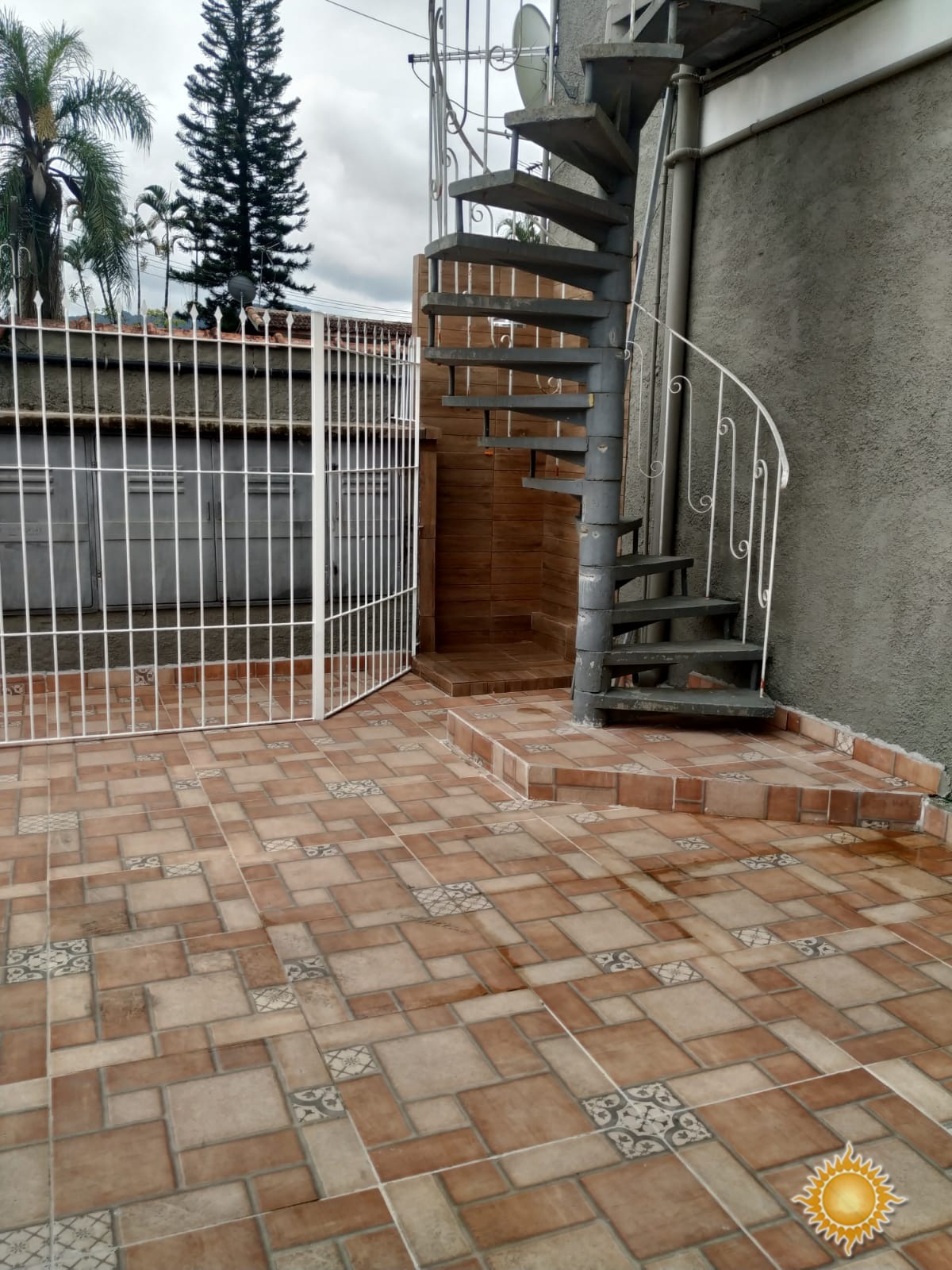 Apto duplex com 01 dorm o segundo dorm opcional no mezanino, mobiliado, com 2 vagas de garagem !!!