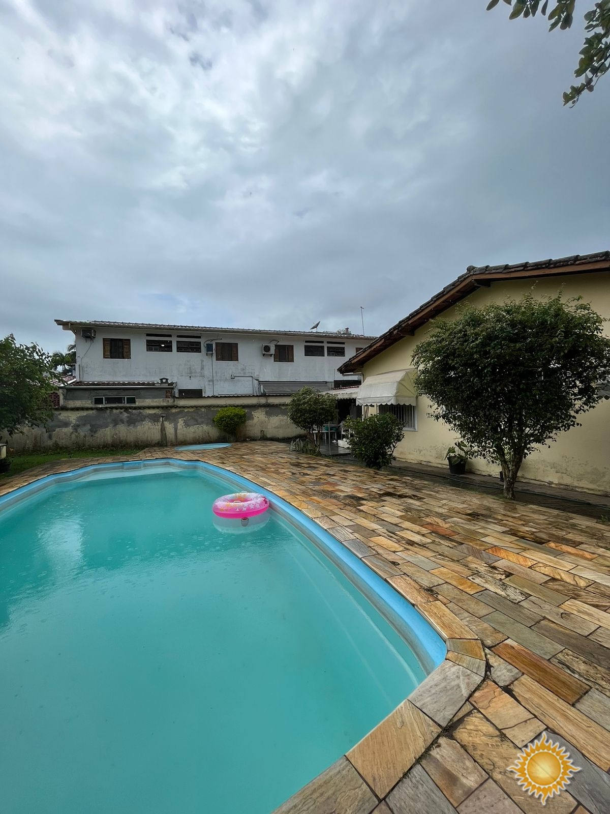 Casa Ampla 5 Dorms, Sendo 2 Suítes, com Vaga para 5 Carros !!!