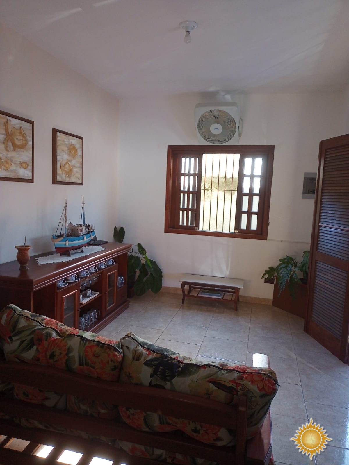 Ótima Localização Casa Próxima da Orla do Itaguá : com 03 Amplas Suítes , Aceita Permuta com Imóvel de Menor Valor !!!