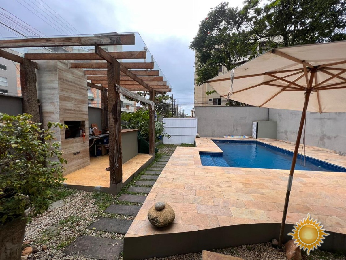 Oportunidade Casa com 3 Dorms, Sendo 1 Suíte, com Piscina e Espaço Gourmet !!!