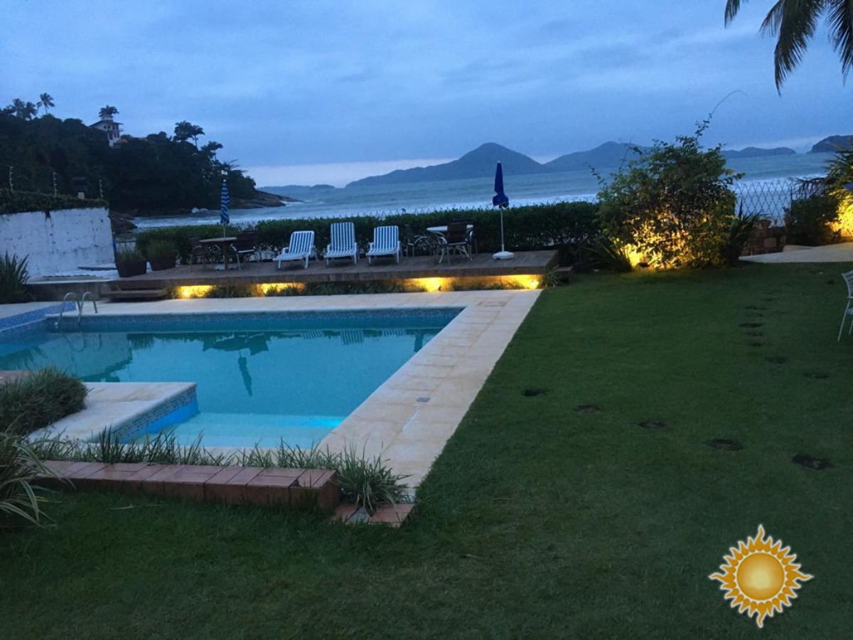 Excelente Localização Casa Pé Na Areia com 05 Suítes, com Piscina e Espaço Gourmet !!!