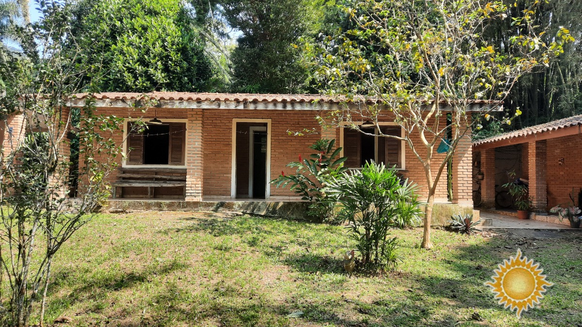 Linda Área de 2040 M² com Duas Casas, com Escritura Definitiva !!!