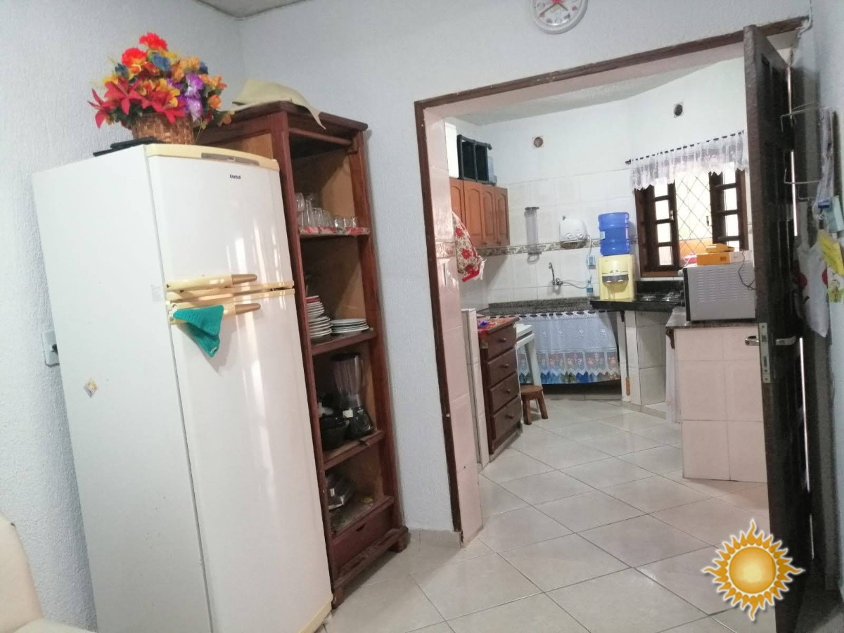 Ótima localização casa ampla com 03 dorms, 01 suíte, varanda gourmet, próximo da praia !!!