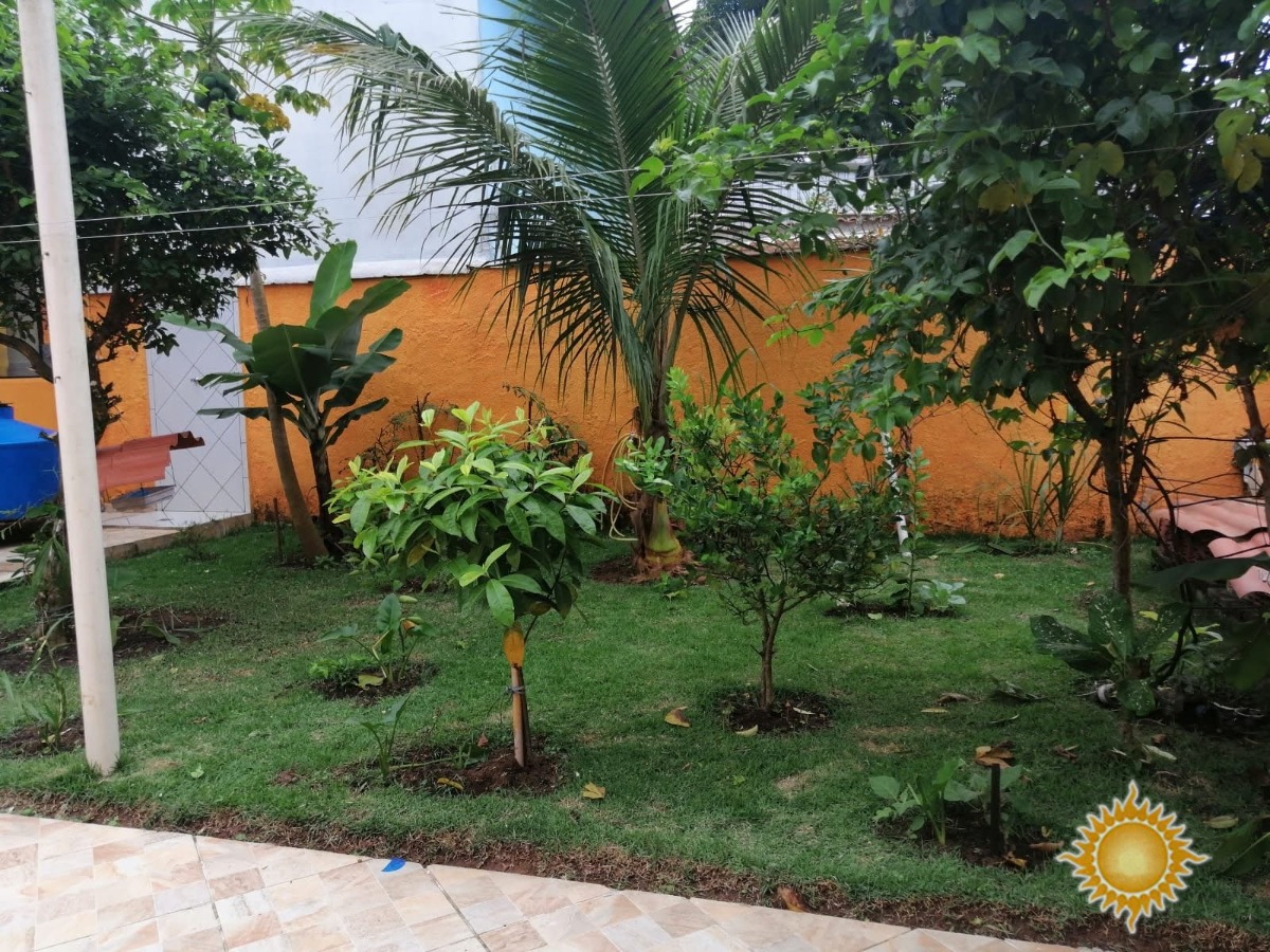 Ótima localização casa ampla com 03 dorms, 01 suíte, varanda gourmet, próximo da praia !!!