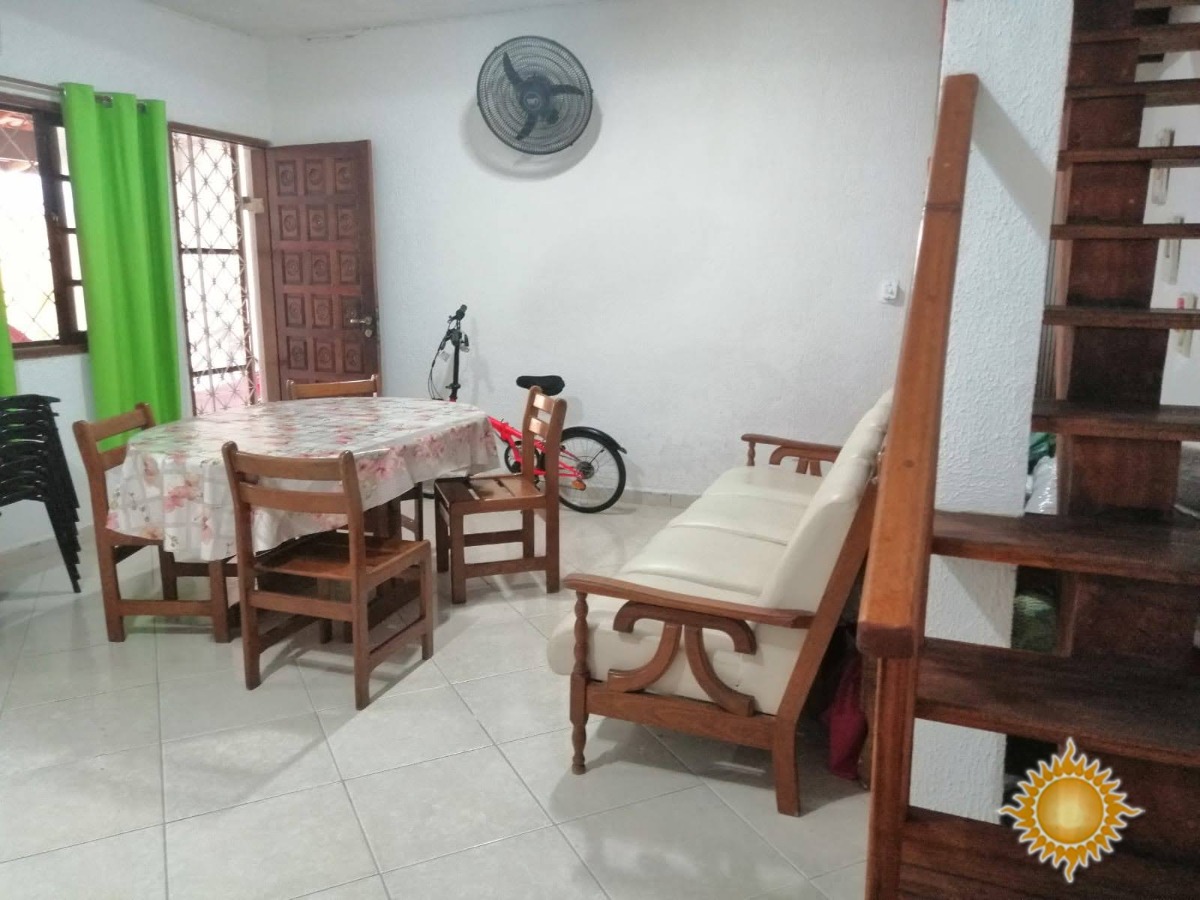 Ótima localização casa ampla com 03 dorms, 01 suíte, varanda gourmet, próximo da praia !!!