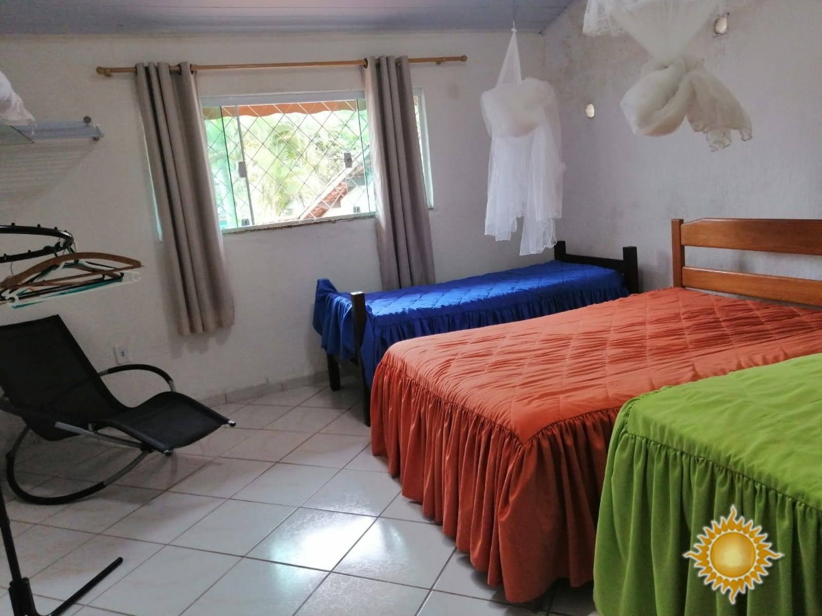 Ótima localização casa ampla com 03 dorms, 01 suíte, varanda gourmet, próximo da praia !!!