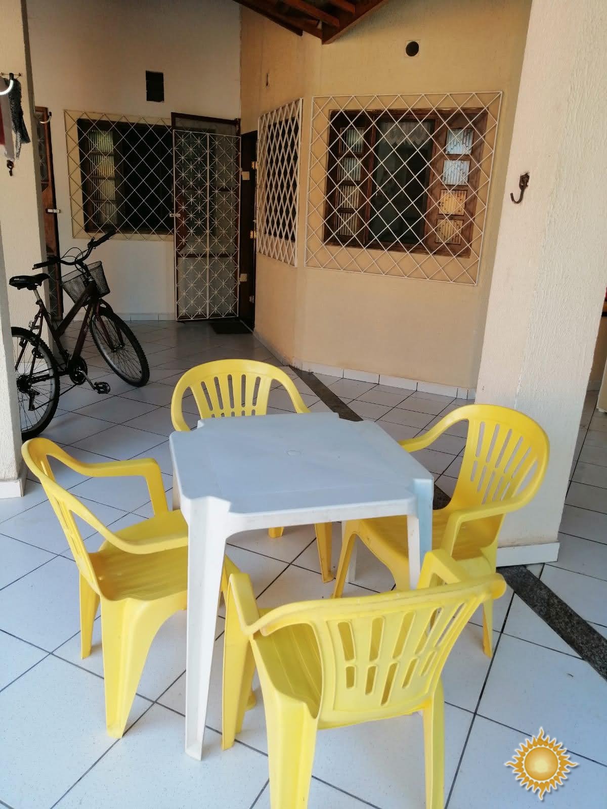 Ótima localização casa ampla com 03 dorms, 01 suíte, varanda gourmet, próximo da praia !!!