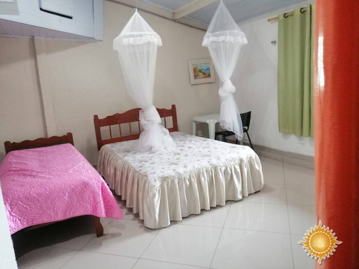 Ótima localização casa ampla com 03 dorms, 01 suíte, varanda gourmet, próximo da praia !!!