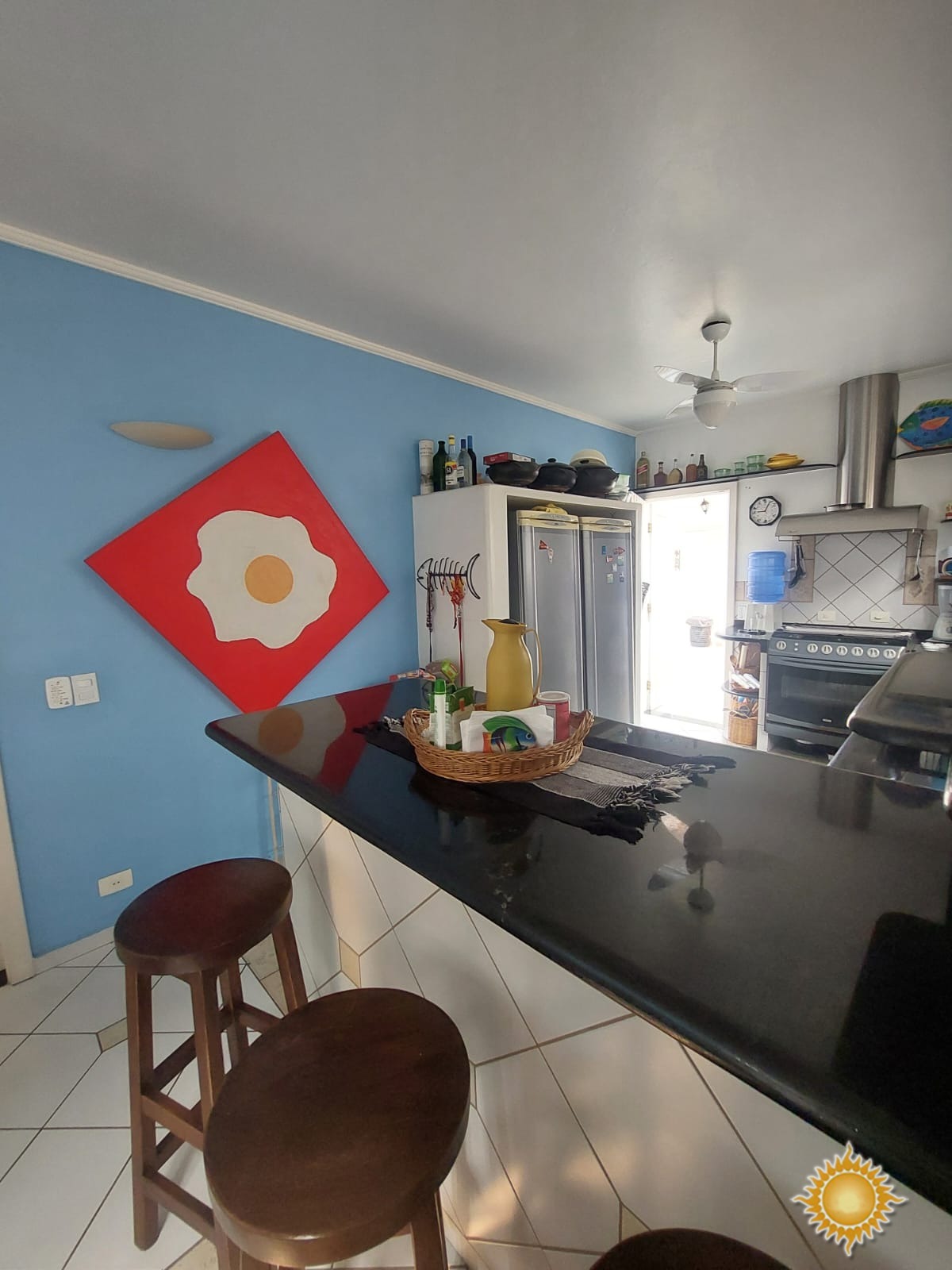Ótima localização central, casa ampla com 03 dorms, 01 suíte mais edícula com 02 suítes !!!