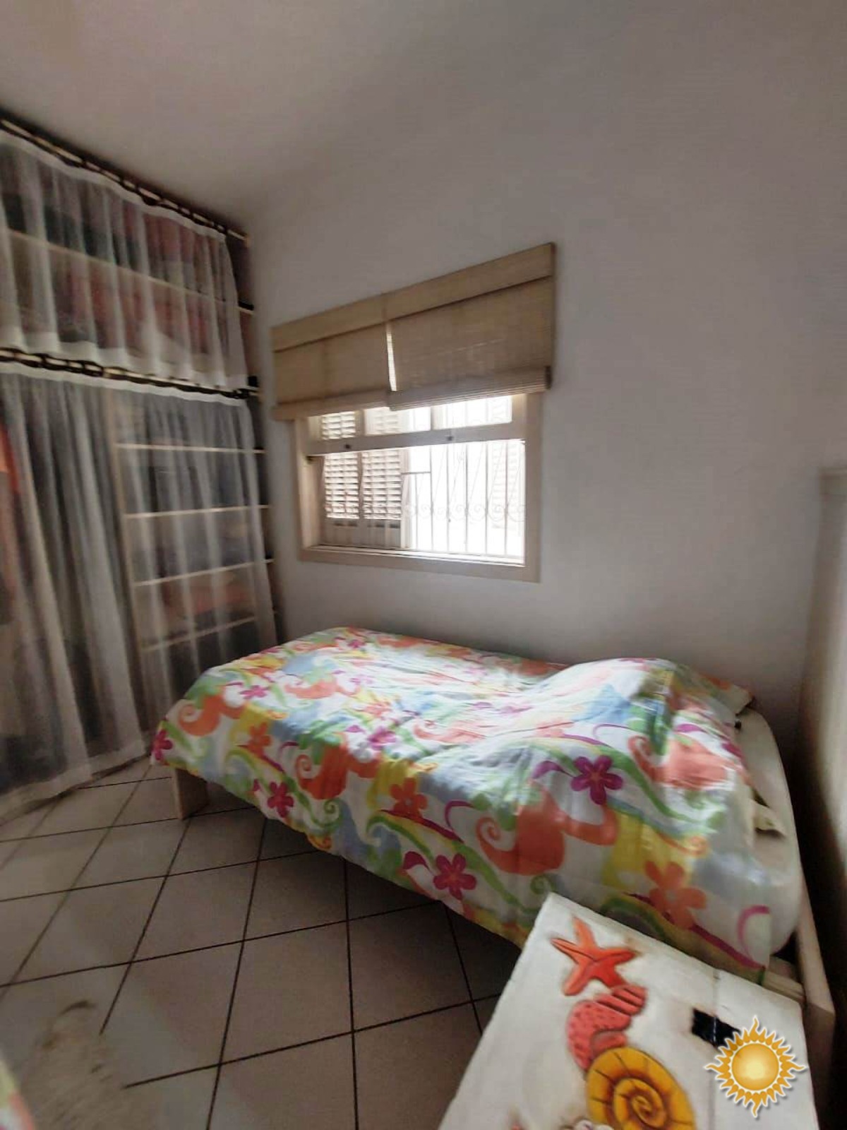 Ótima localização central, casa ampla com 03 dorms, 01 suíte mais edícula com 02 suítes !!!