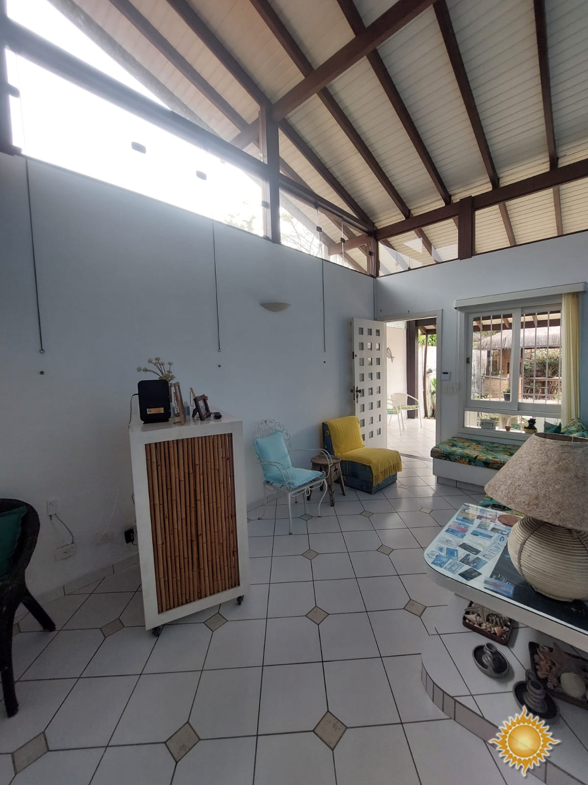 Ótima localização central, casa ampla com 03 dorms, 01 suíte mais edícula com 02 suítes !!!