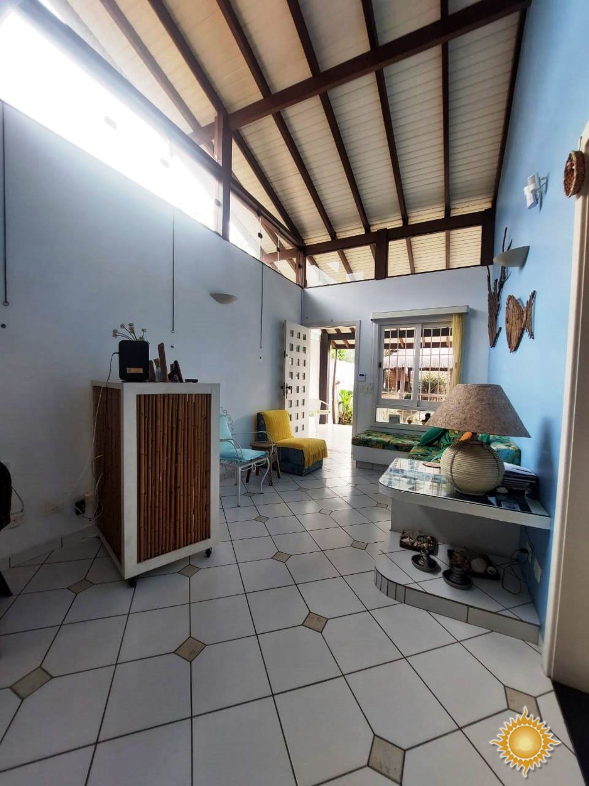 Ótima localização central, casa ampla com 03 dorms, 01 suíte mais edícula com 02 suítes !!!