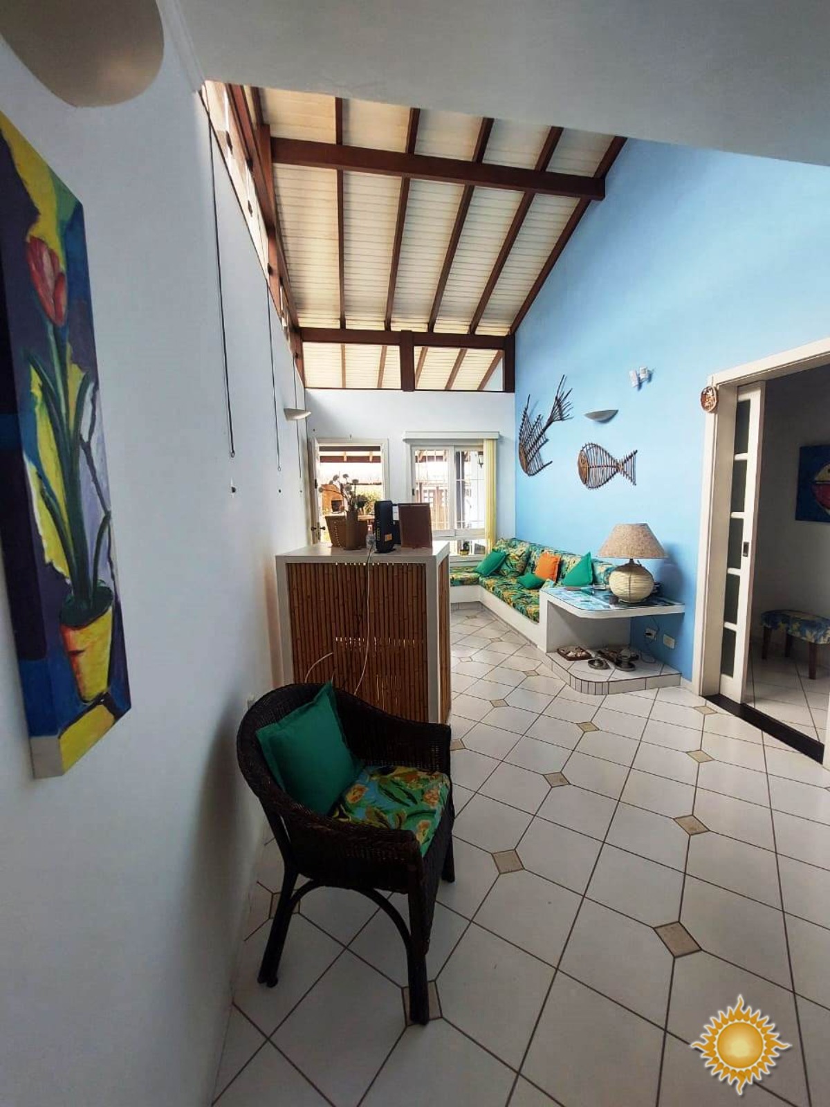 Ótima localização central, casa ampla com 03 dorms, 01 suíte mais edícula com 02 suítes !!!