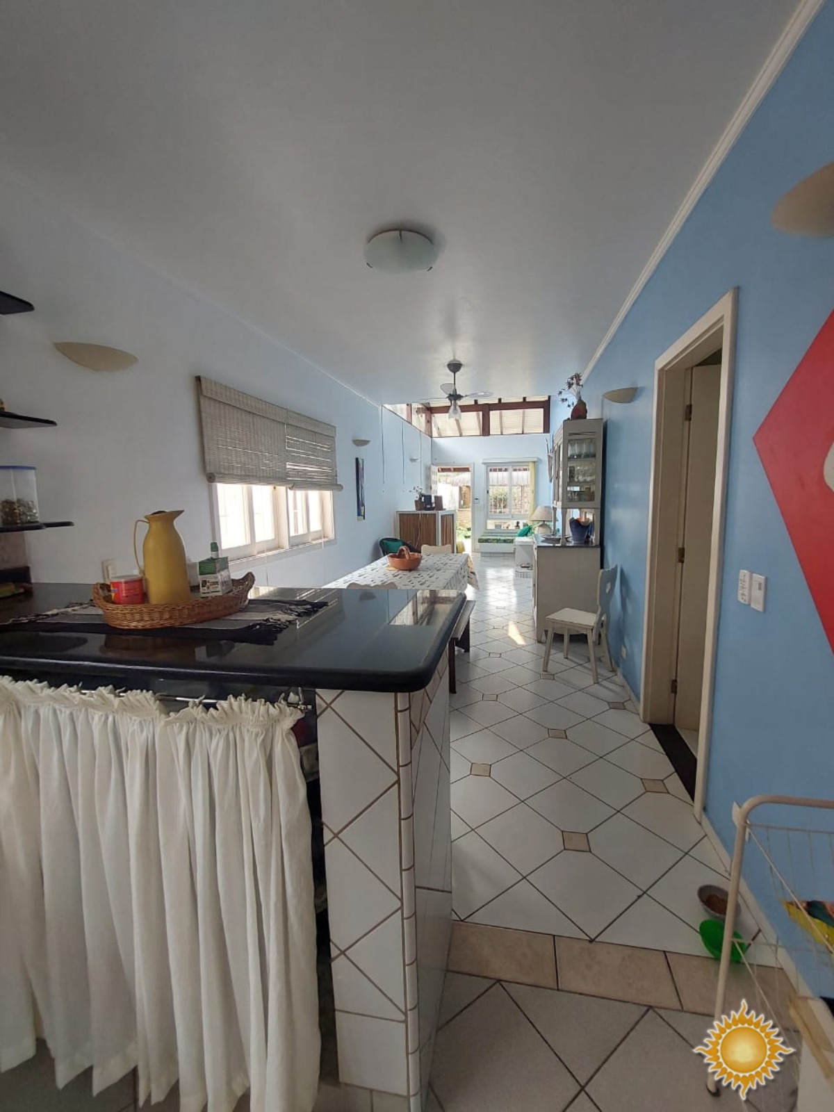 Ótima localização central, casa ampla com 03 dorms, 01 suíte mais edícula com 02 suítes !!!