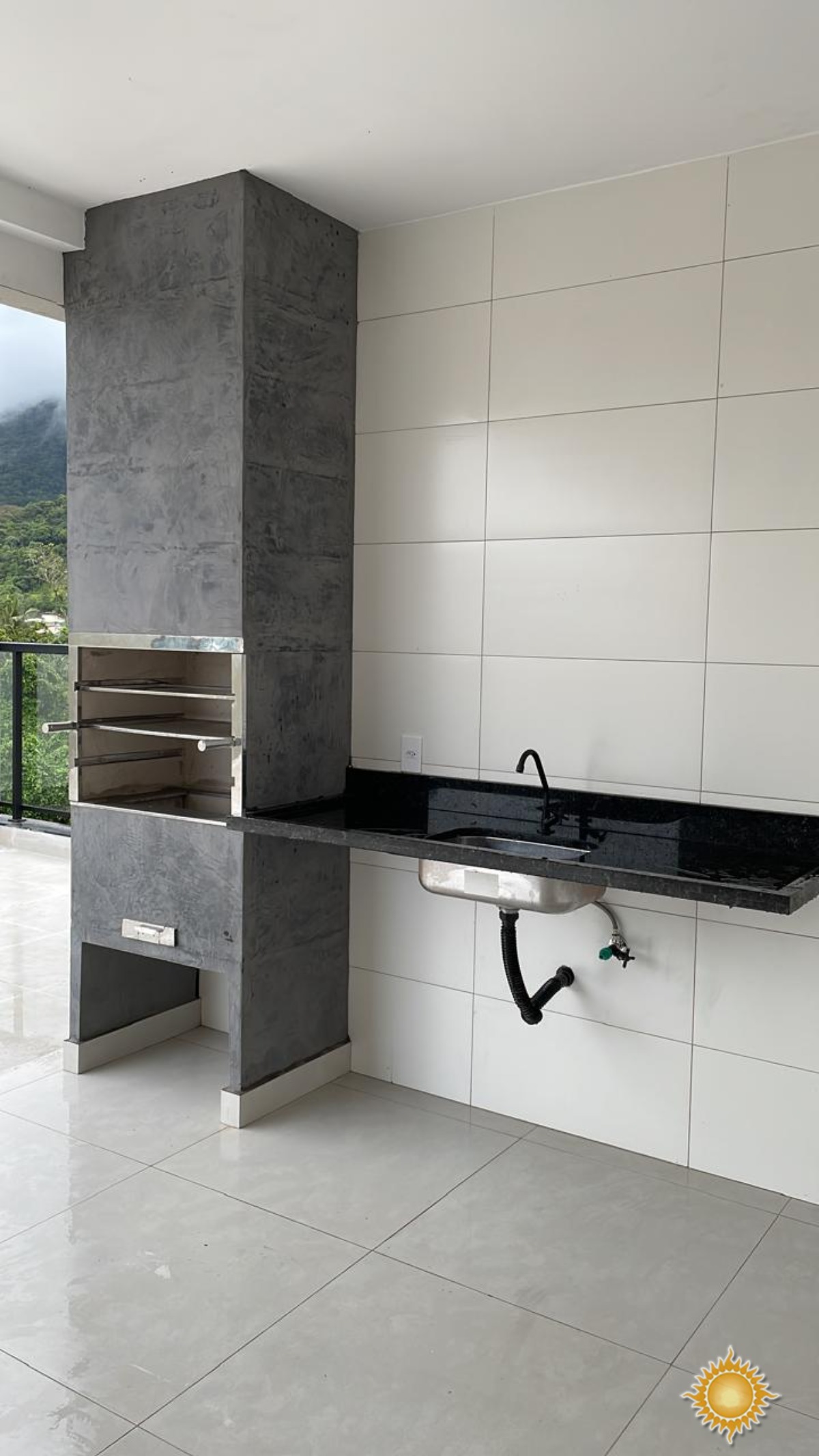 Lindo Loft a 300 mts. Do mar, com espaço gourmet, fica mobiliado !!!