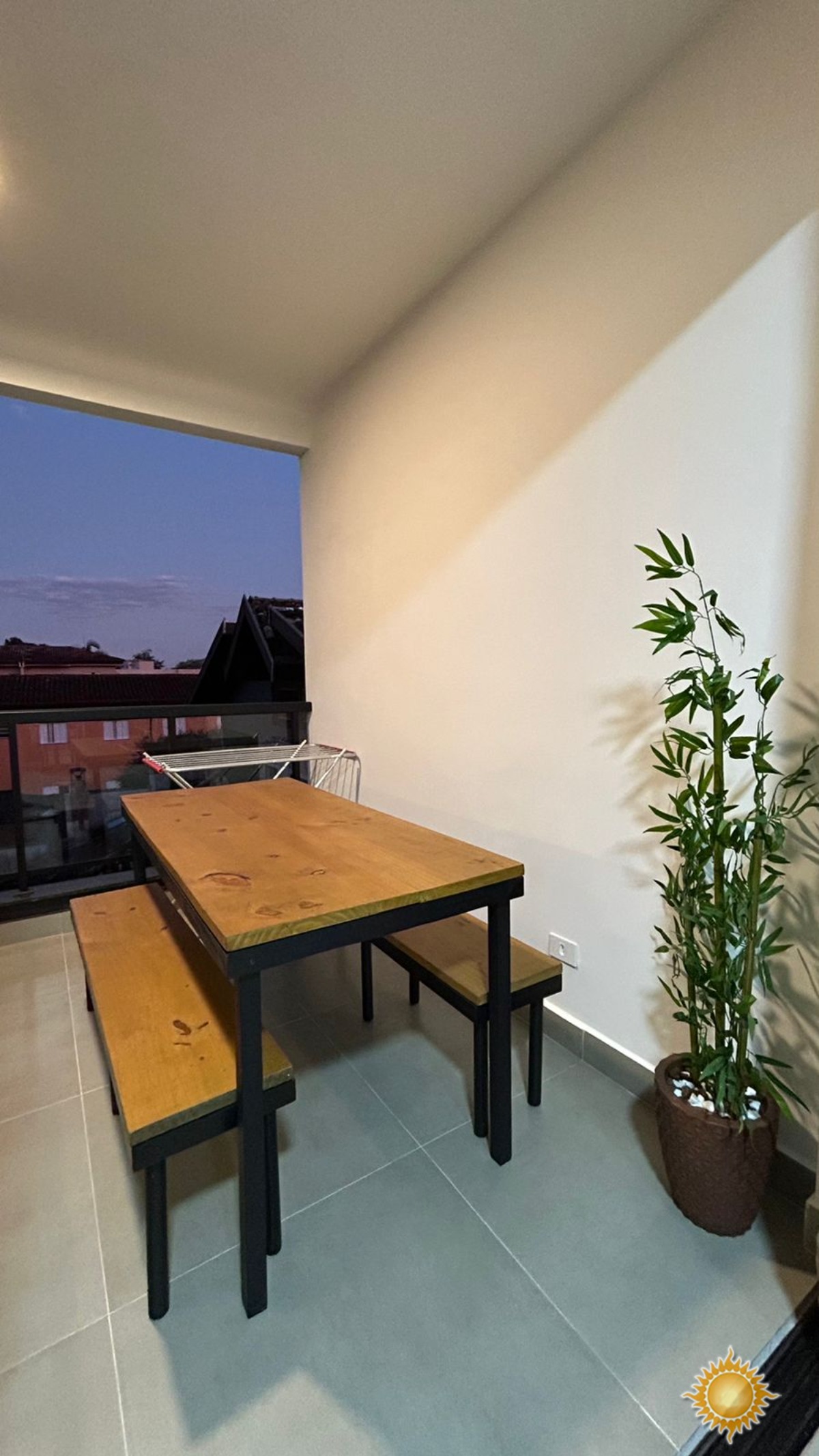Lindo Loft a 300 mts. Do mar, com espaço gourmet, fica mobiliado !!!