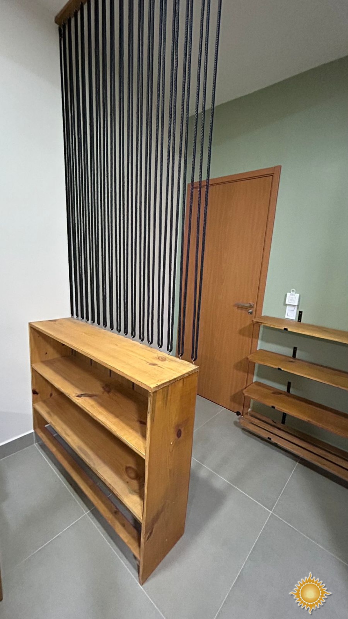 Lindo Loft a 300 mts. Do mar, com espaço gourmet, fica mobiliado !!!
