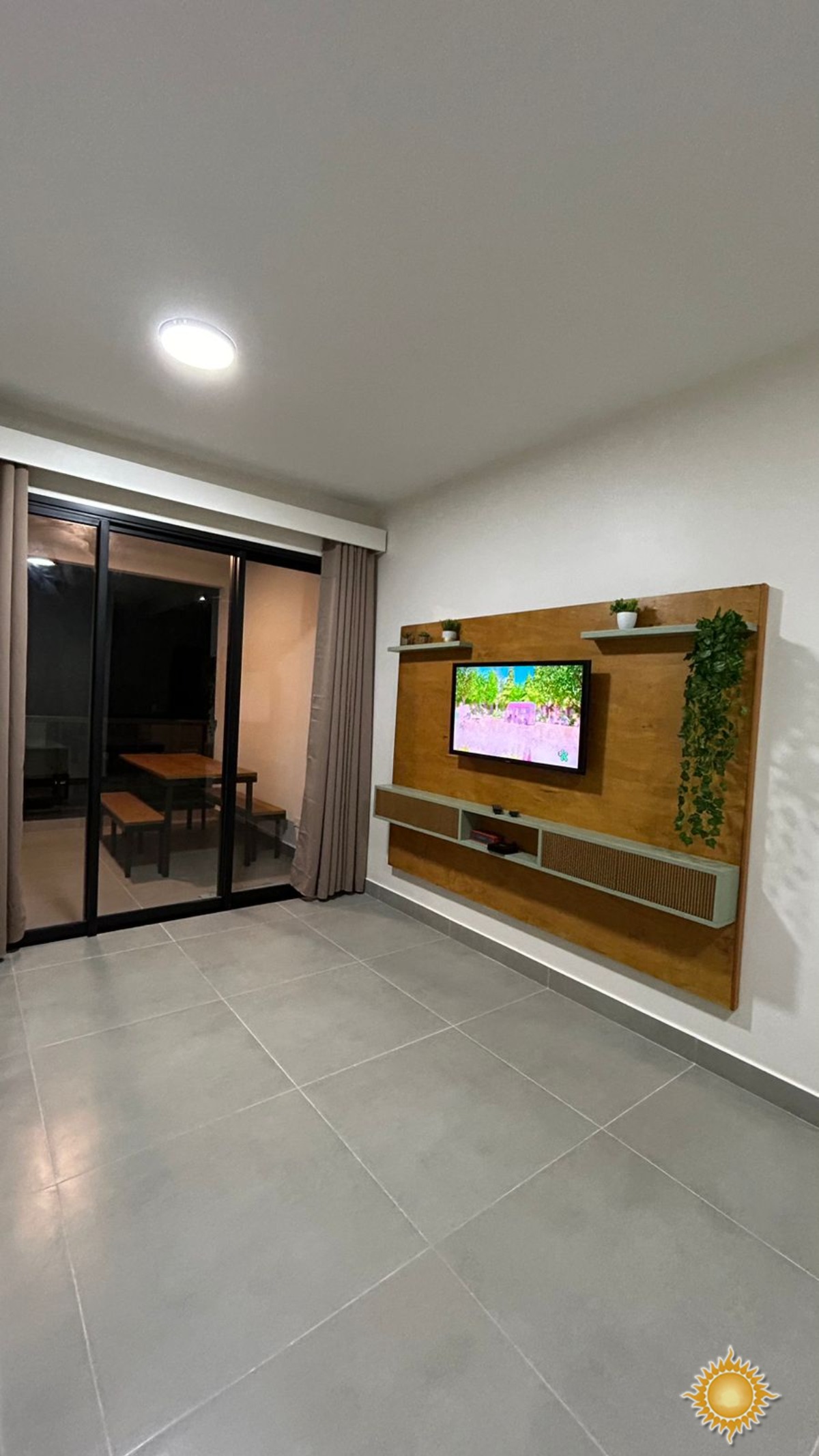 Lindo Loft a 300 mts. Do mar, com espaço gourmet, fica mobiliado !!!