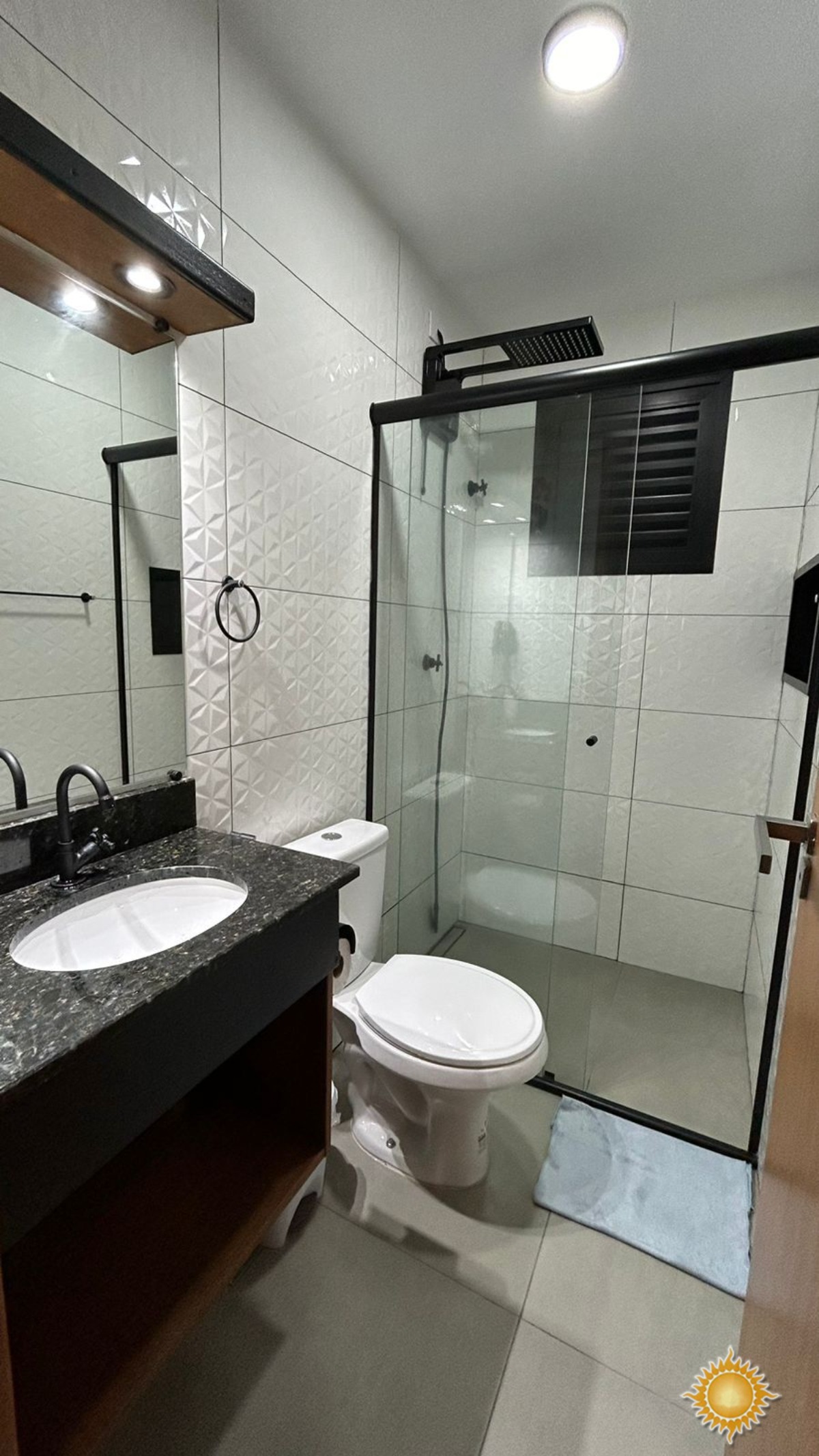 Lindo Loft a 300 mts. Do mar, com espaço gourmet, fica mobiliado !!!