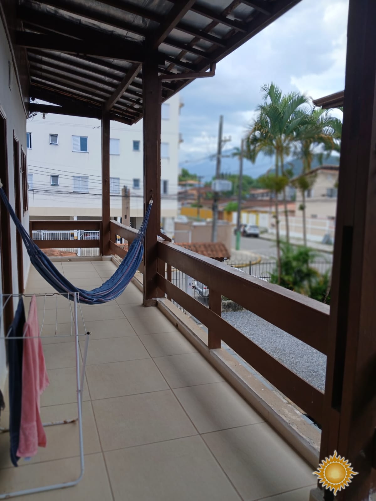 Ótima Kitnet No Centro , Sendo Sala Ampla com Cozinha, 01 Banheiro Social, Área de Serviço