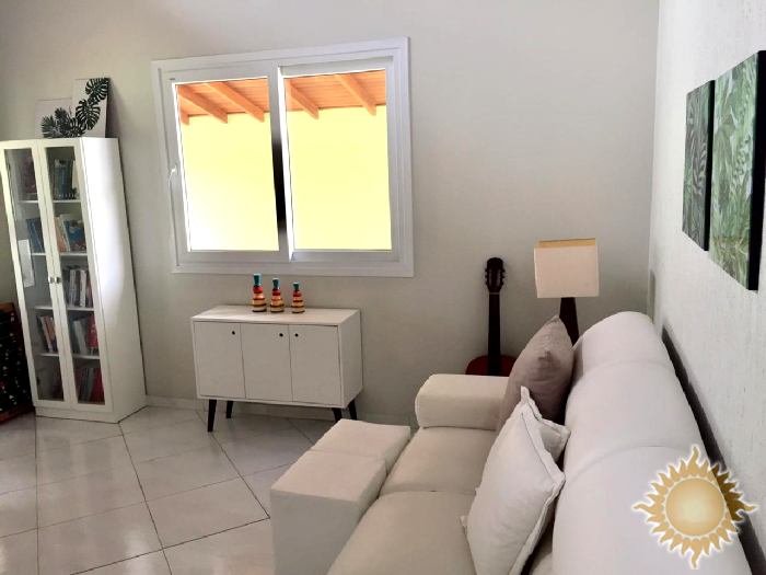 Ótima casa com 04 dormitórios sendo 02 suítes com piscina !!!