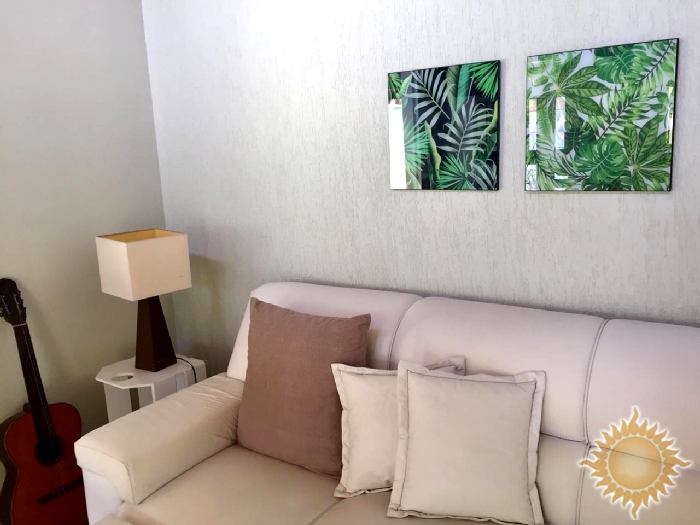 Ótima casa com 04 dormitórios sendo 02 suítes com piscina !!!