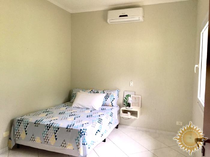 Ótima casa com 04 dormitórios sendo 02 suítes com piscina !!!