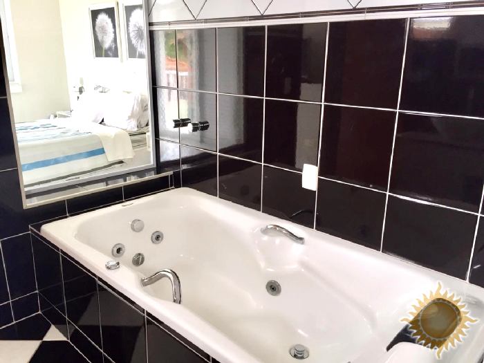 Ótima casa com 04 dormitórios sendo 02 suítes com piscina !!!