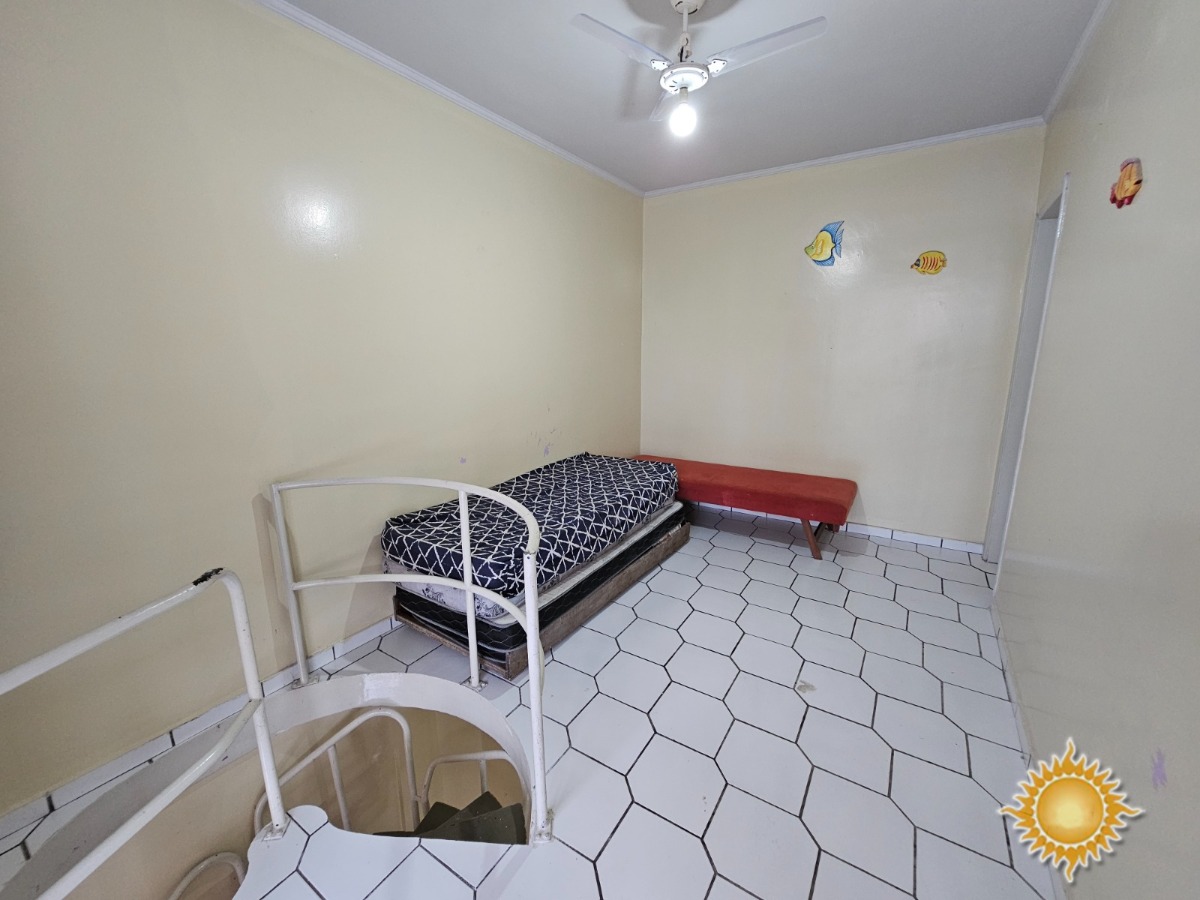 Excelente localização próximo da praia, cobertura com 03 dorms, sendo 02 suítes !!!