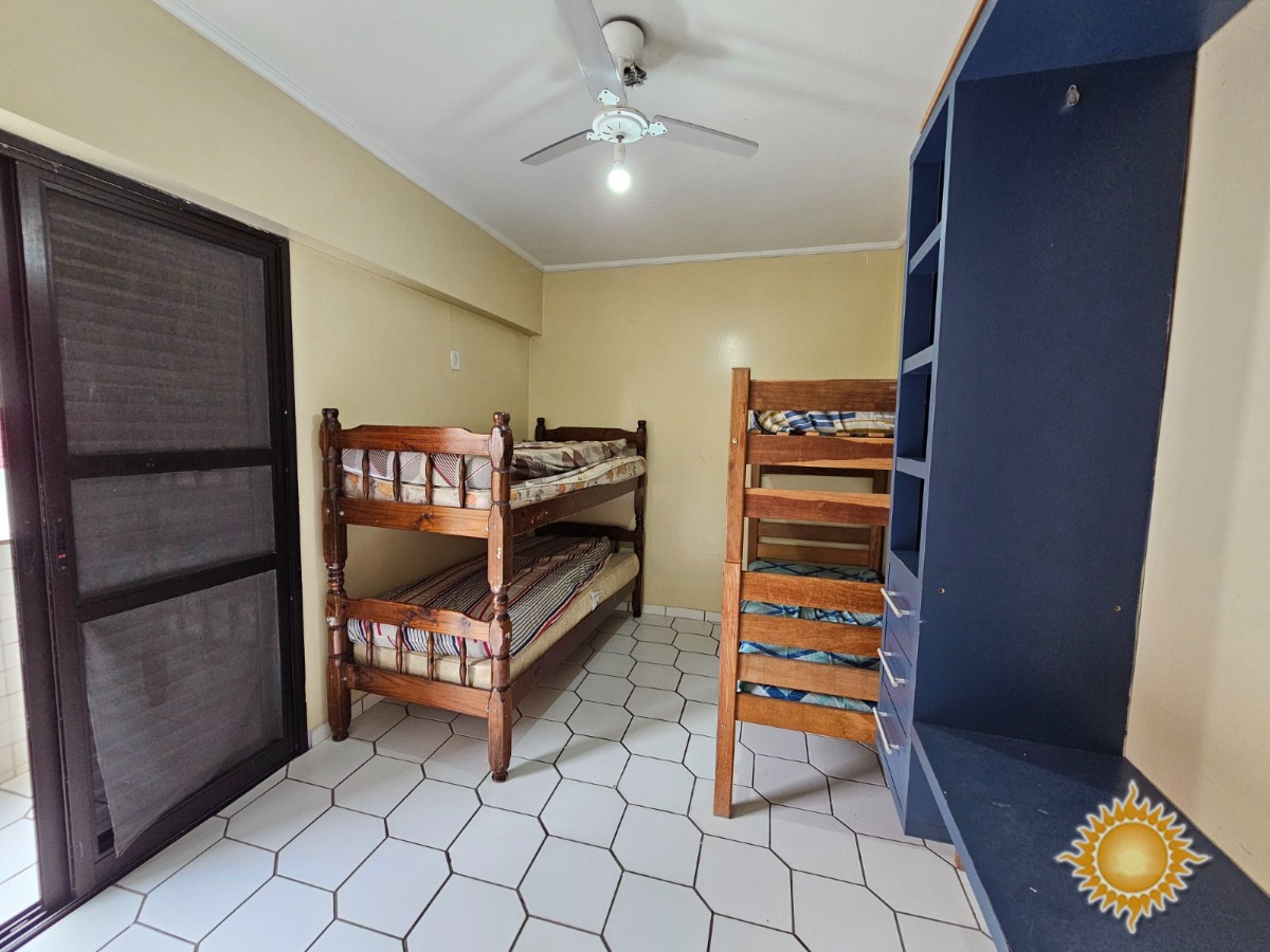 Excelente localização próximo da praia, cobertura com 03 dorms, sendo 02 suítes !!!