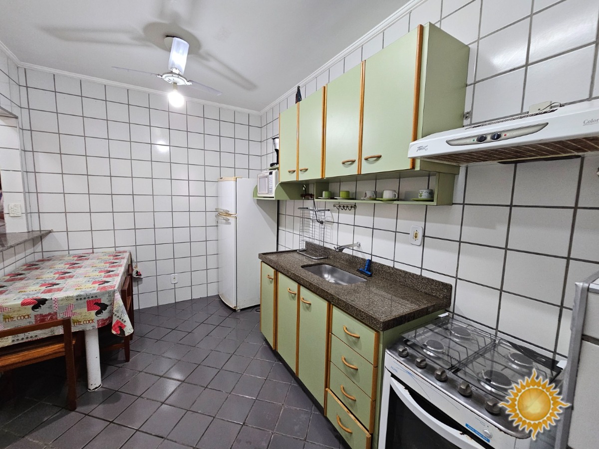 Excelente localização próximo da praia, cobertura com 03 dorms, sendo 02 suítes !!!