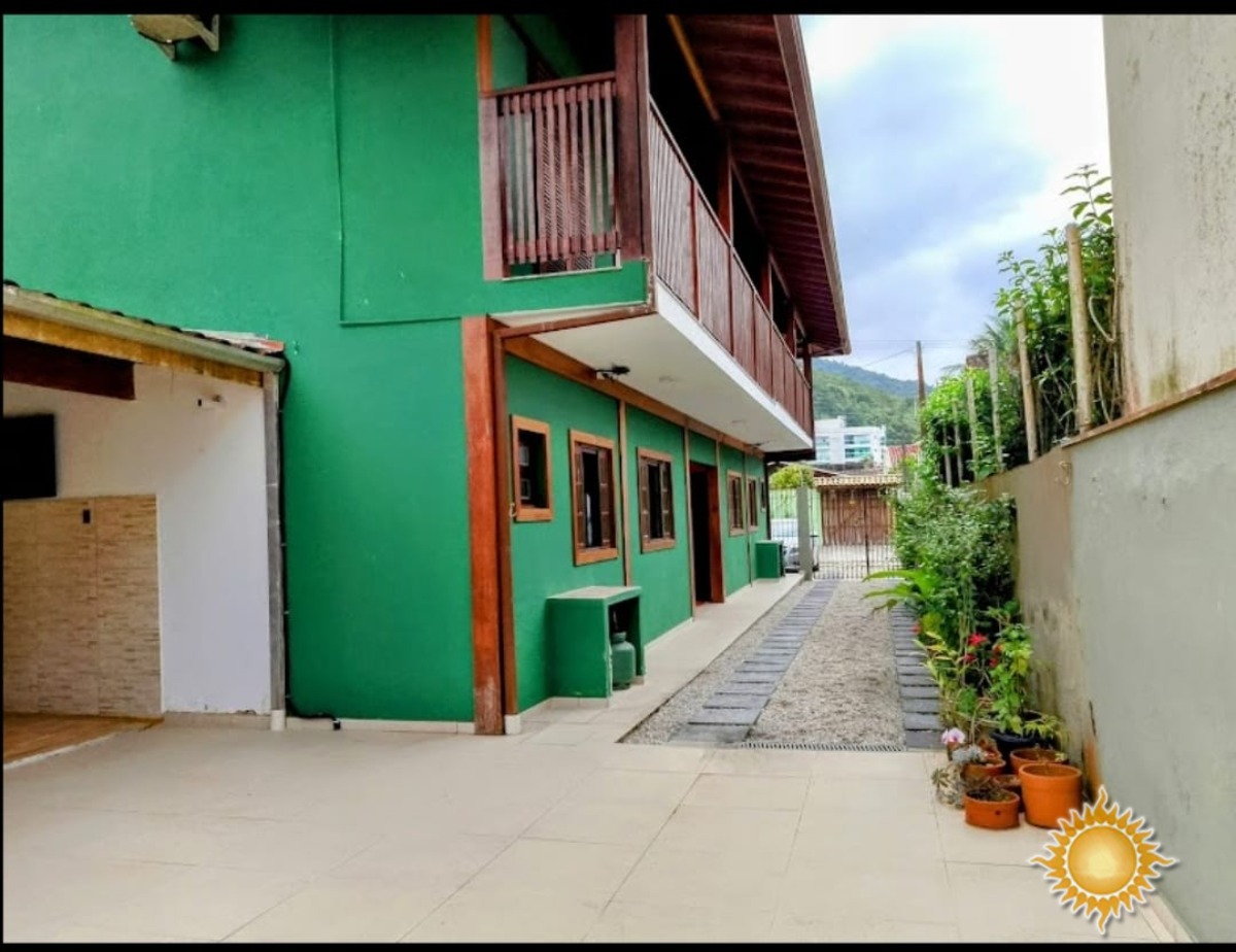 Lindos Chalés em Ótima Localização Na Praia das Toninhas, Aceita Apto Como Parte de Pagamento !!!